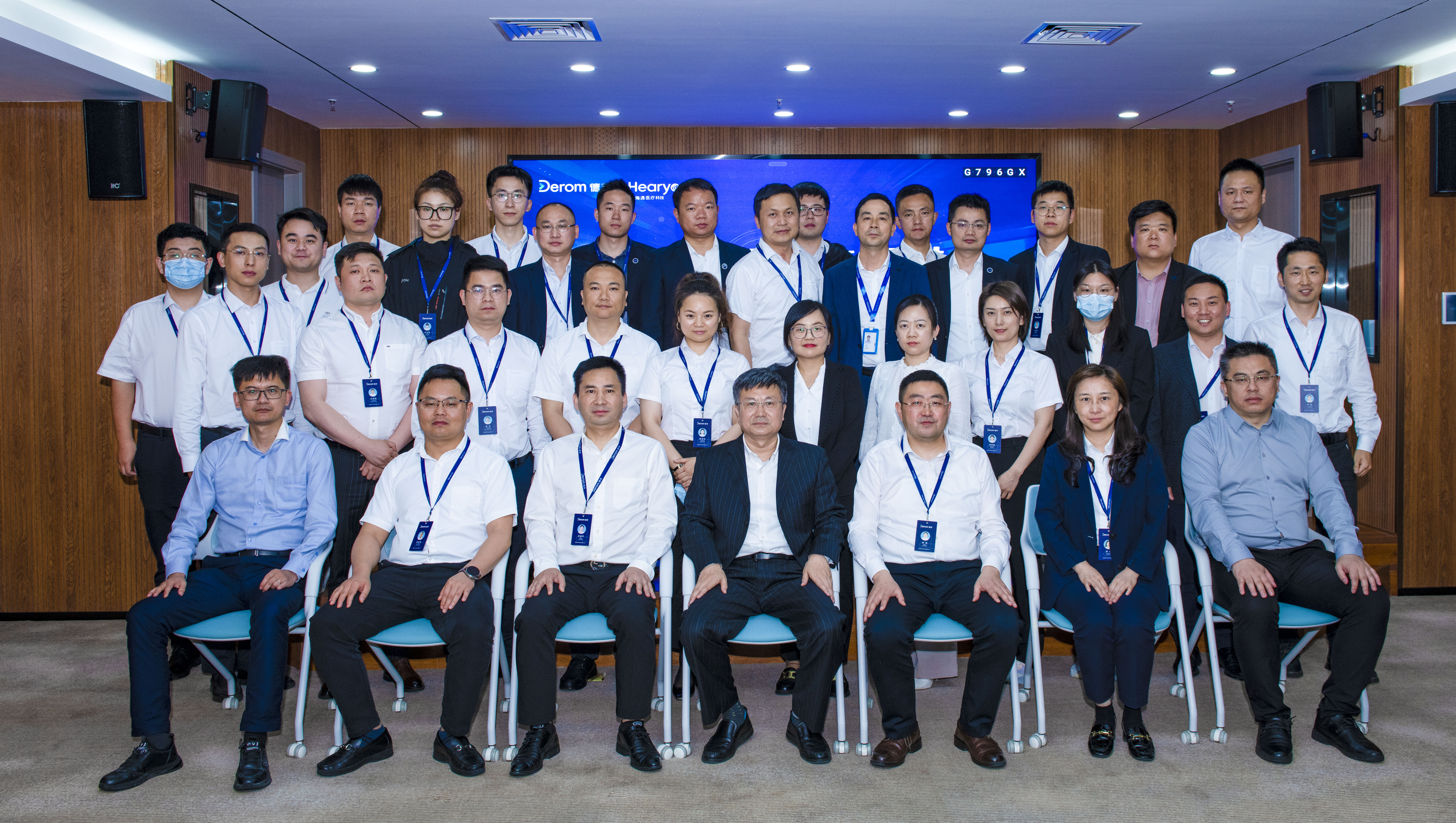 合影.jpg 合影.jpg